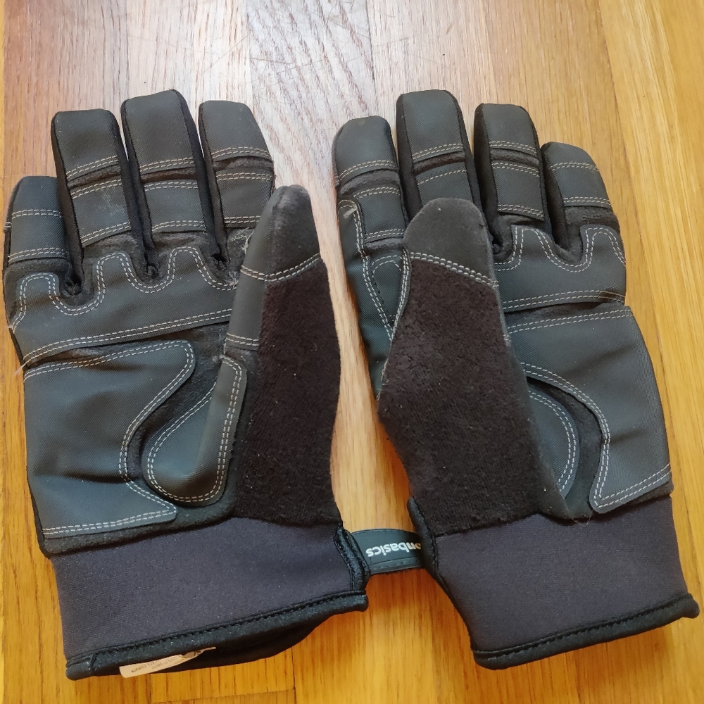 Amazon Basics Black Performance Gloves - image 2